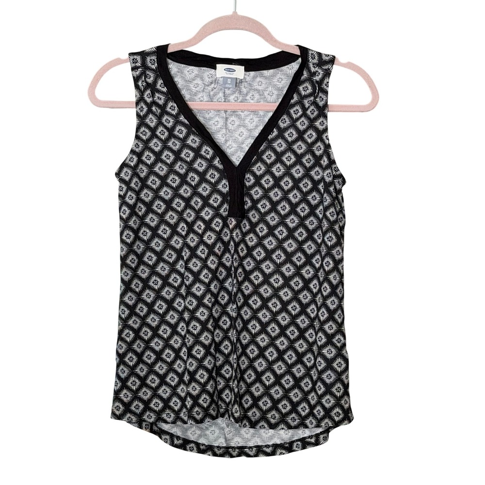 Old Navy Women's XS Black White Geometric Pattern Flowy Tank Top | SKU 1070